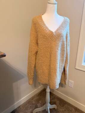 Aerie Oatmeal Beige Oversized Fuzzy Knit V-Neck Sweater Small